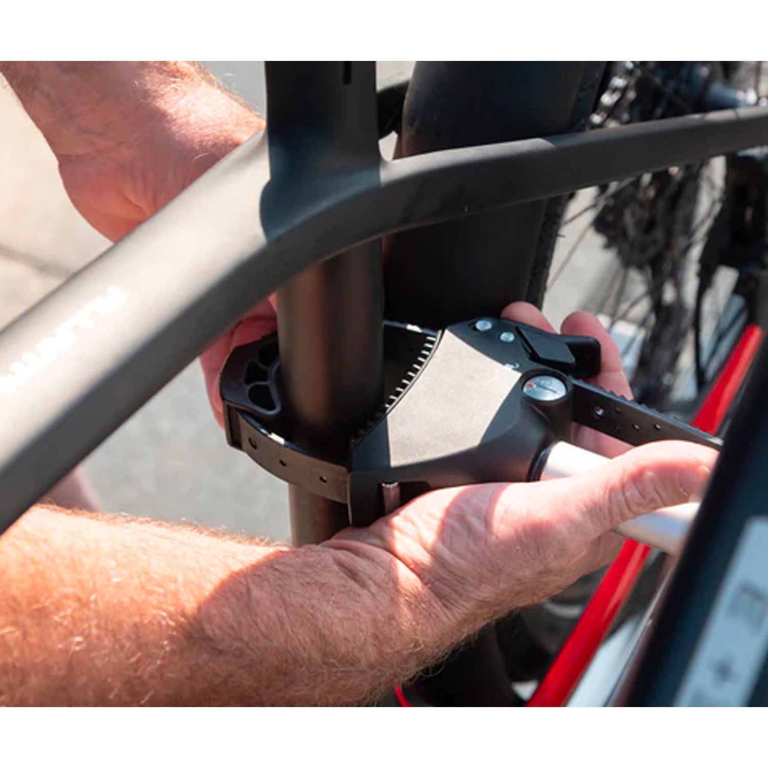 Saris Door Country 2 Bike Motorized 2" Hitch Rack, Electric, #4800, bixbybicycles.com