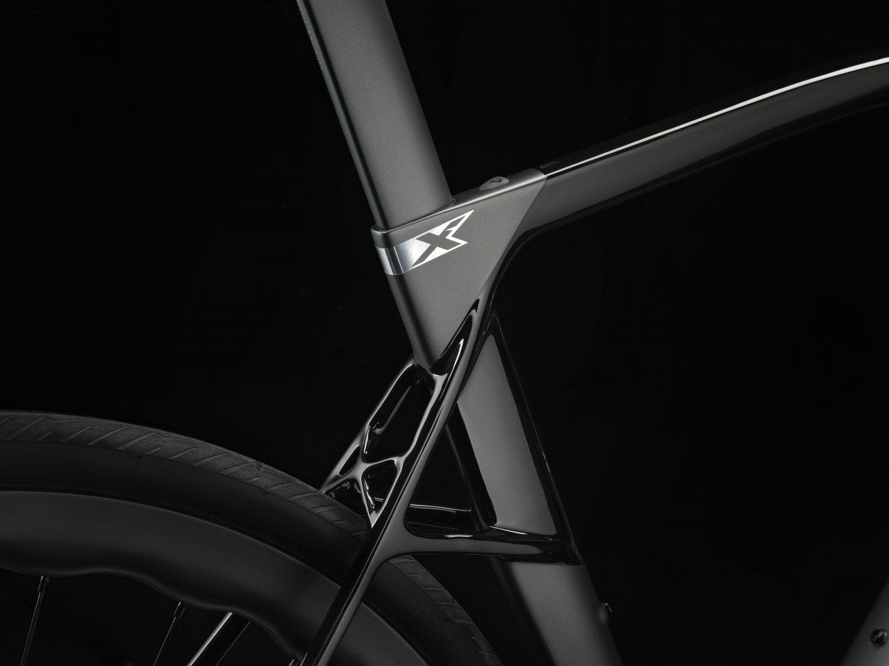 Pinarello Dogma X Dura Ace Di2 Black/Gold, bicbybicycles.com